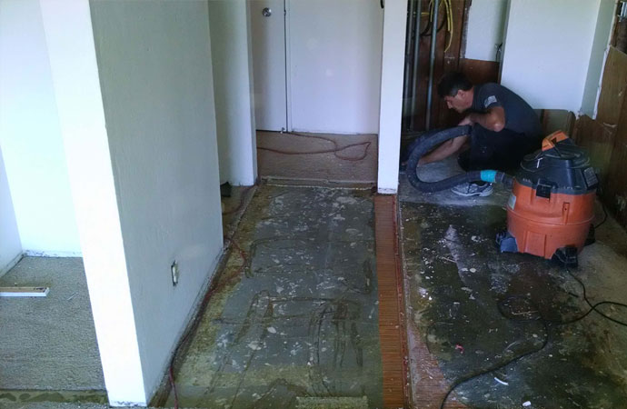 5 signs that you might have water damage