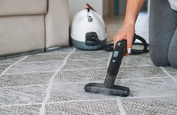 Cleaning carpet with steam cleaner